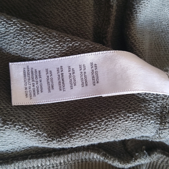 Alternative Cropped Camo Print Hoodie - Picture 11 of 11